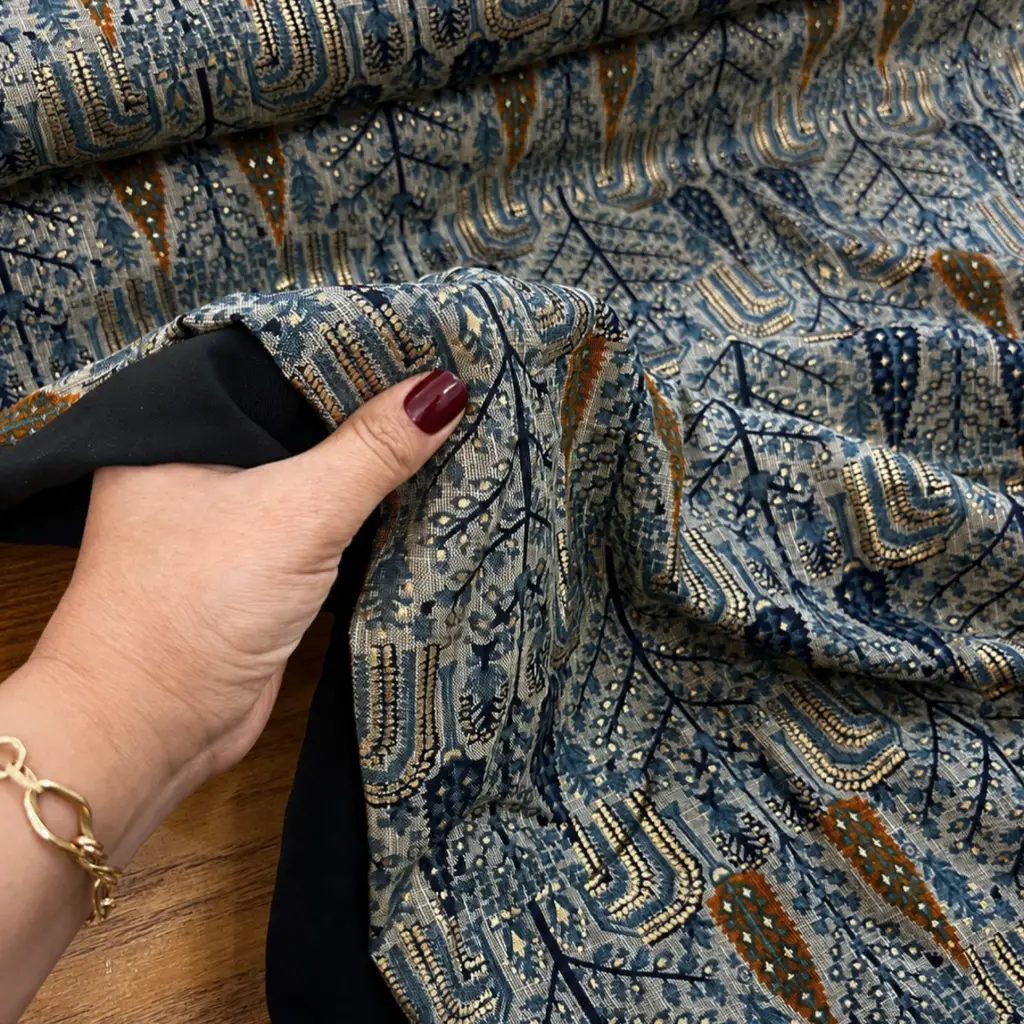 پارچه باتیک هندی طرح کاج - تصویر 1